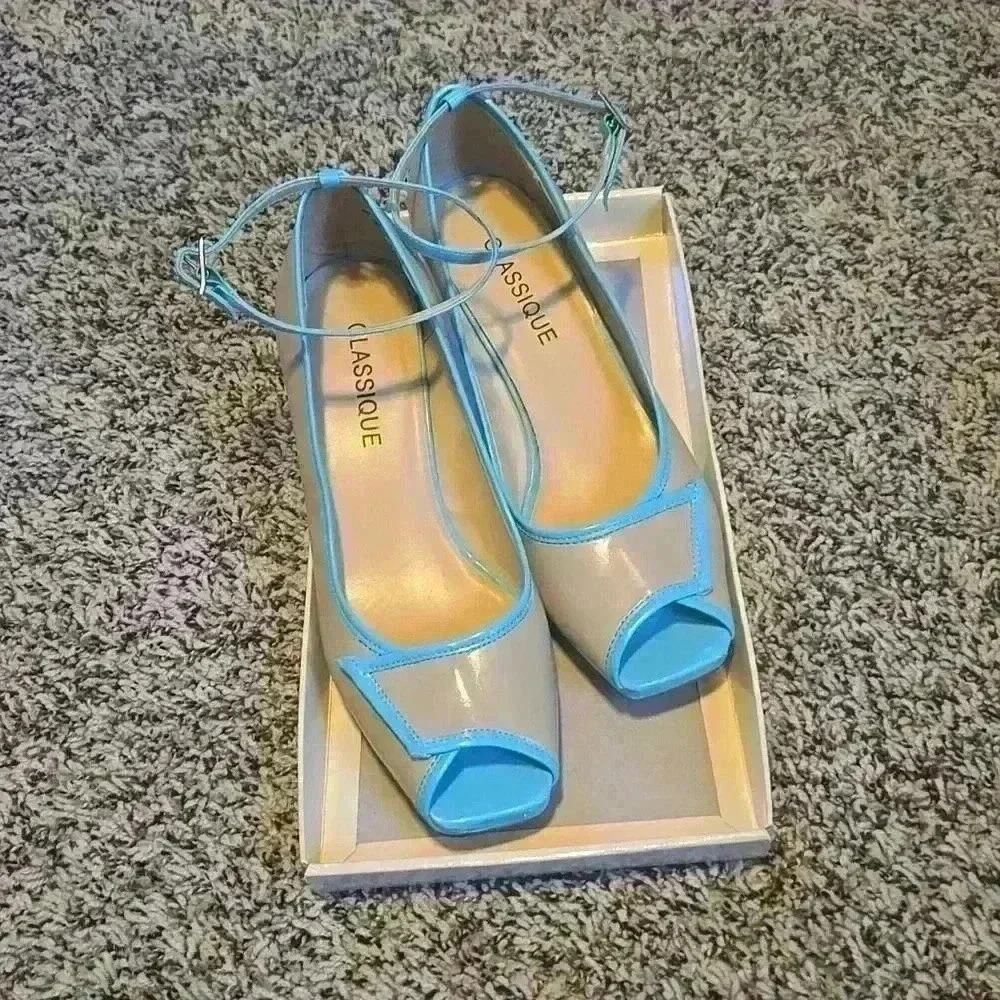 Amanda Smith Nude and Blue Heel
